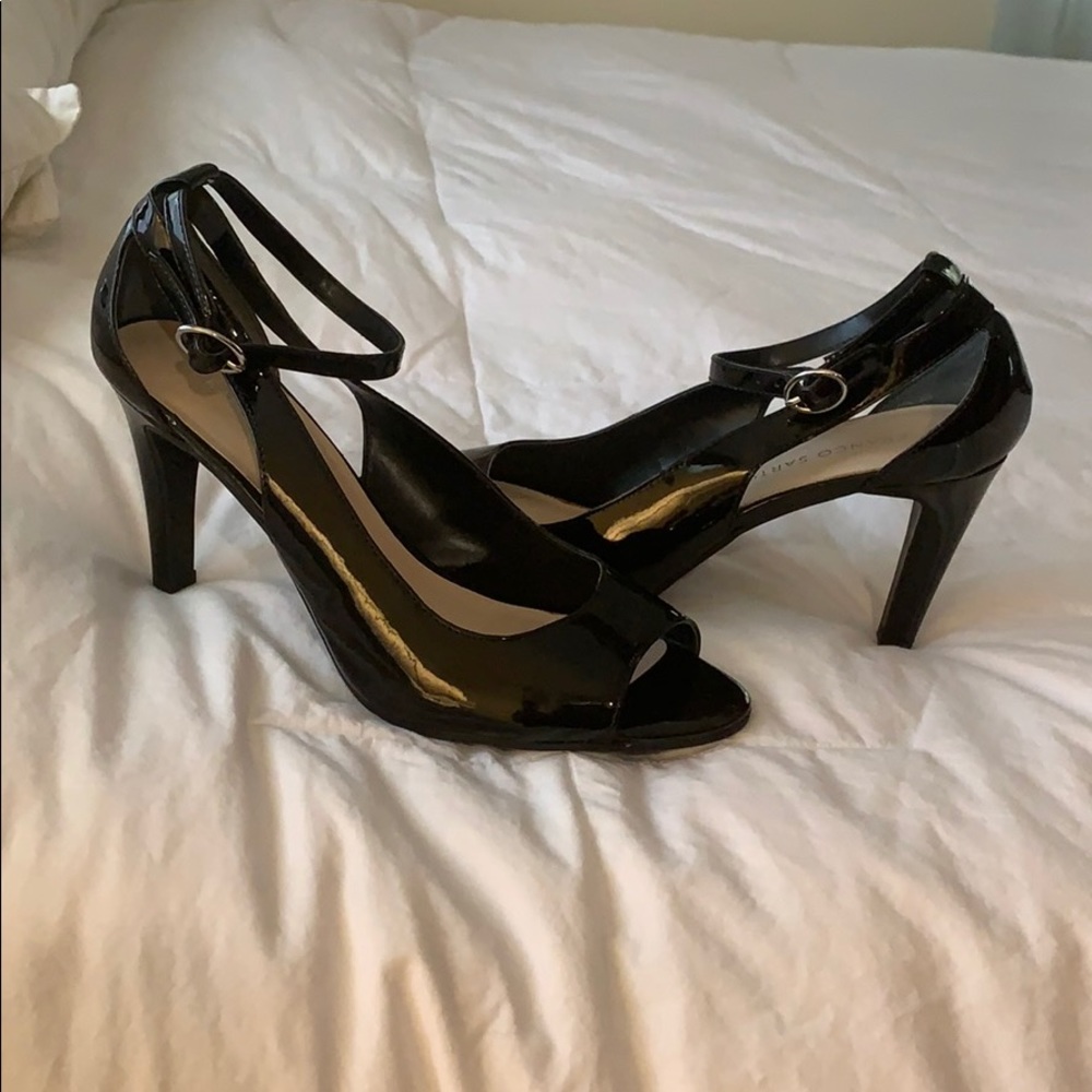 Leather pumps